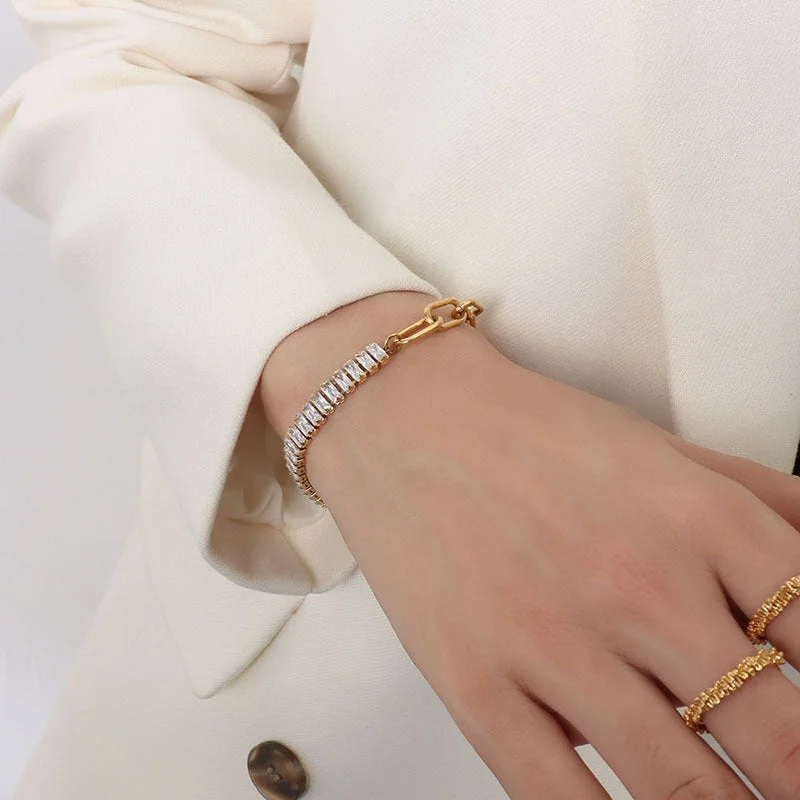 E281 Gold Bracelet 17cm