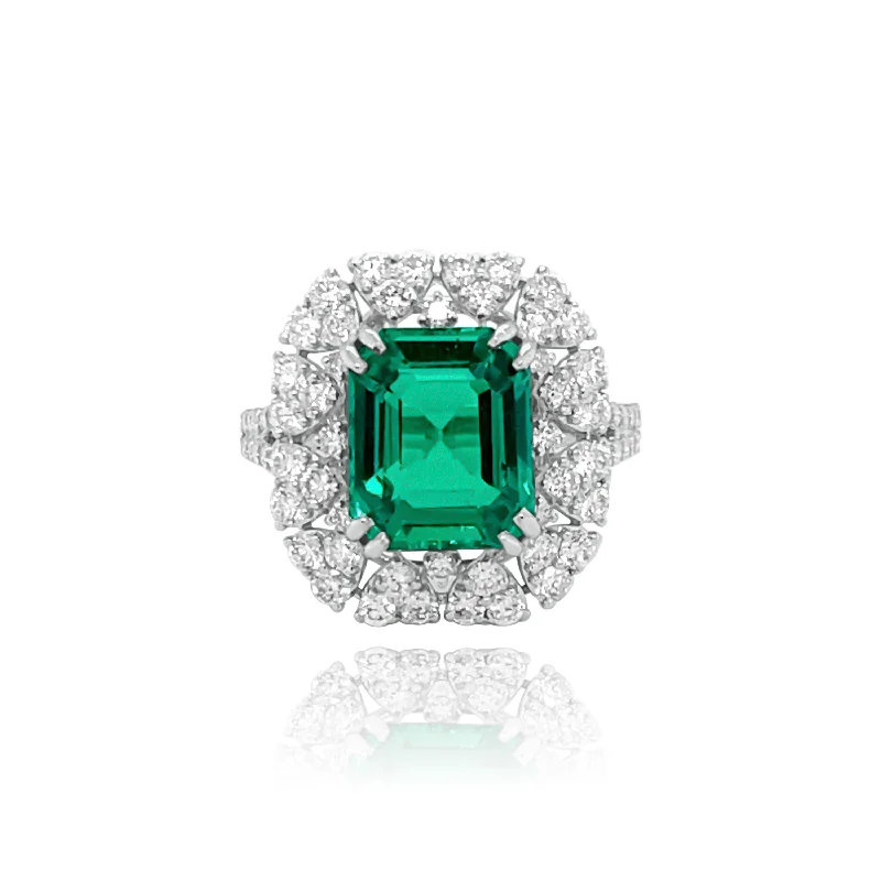 Vintage women's rings for a timeless look-DIAMONDS & EMERALD "LONDON" RING.